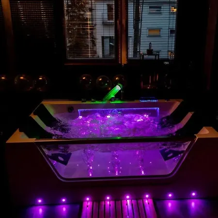 Z Prywatnym Jacuzzi - Bezplatny Parking - Ogrod Apartment *